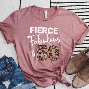 Shirt 50e verjaardag voor vrouwen, shirt 50 en fantastisch, shirt 50e verjaardag partij, 50e verjaardagscadeau voor vrouwen, shirt met luipaardprint