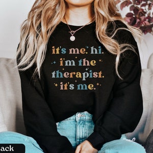 It&#39;s Me Hi I&#39;m The Therapist It&#39;s Me Sweatshirt,Therapist Sweatshirt,Therapist Appreciation,Therapist Gift,Mental Health,Psychologist Shirt