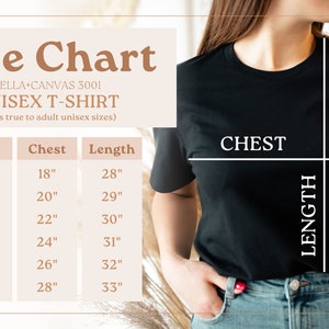 Puede incluir: Tabla de tallas para una camiseta unisex, que muestra las medidas de pecho y largo en pulgadas para las tallas S, M, L, XL, 2XL y 3XL. La tabla est&aacute; sobre un fondo beige con texto marr&oacute;n.