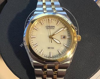 Reloj Citizen Eco-Drive de dos tonos para hombre con energía solar y sin pilas