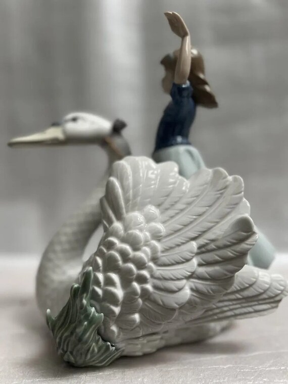 LLADRO Porcelain Figurine