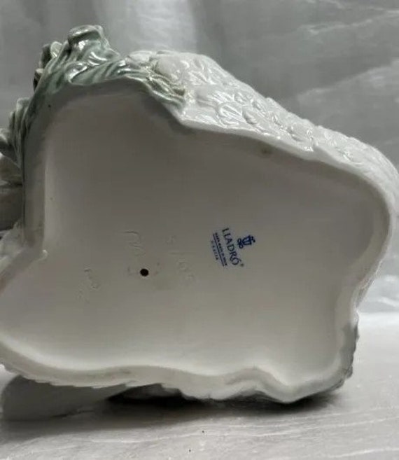 リヤドロ 磁器製置物「白鳥と王女」 #5705 高さ 9 インチ、幅 8 インチ