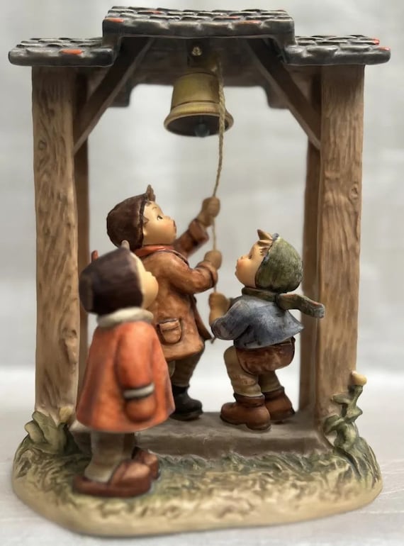 ゲーベル「LETS TELL The WORLD」セラミック像 M.J. フンメル シリーズ