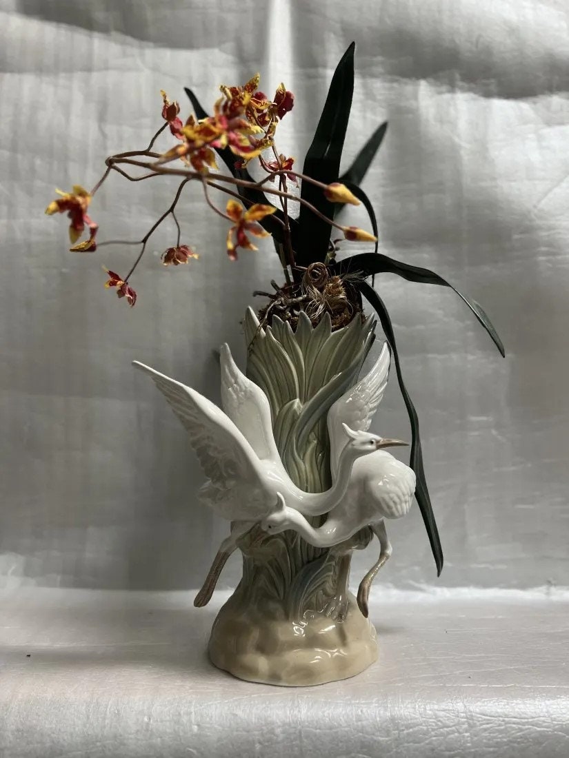 MIQUEL REQUENA, Stunning Vase Porcelain With White Herons Valenia