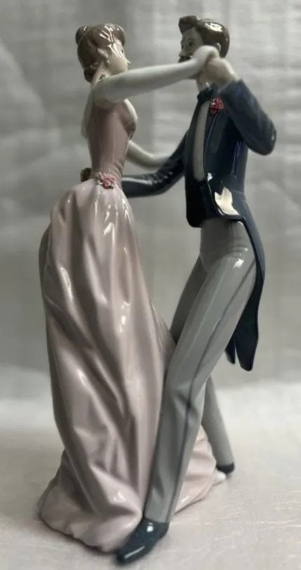 値下げ　LLADRO 1983年　アンティーク Vintage LLADRO Anniversary Waltz 1983 Retired #1372 Collectable