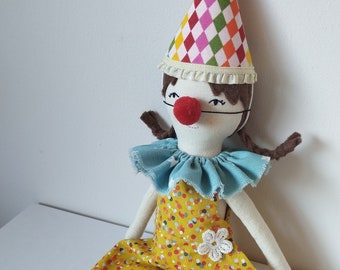 Handgefertigte Puppe mit drei Kostümen, darunter Clown, Ballerina und Meerjungfrau – weiche Stoffpuppe – ideal zum Spielen und Spaß haben – Geschenk für Mädchen