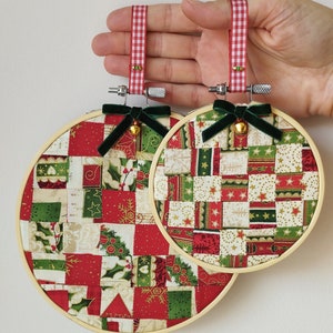Ozdoba świąteczna - dekoracja świąteczna - ręcznie robiona - patchwork - tamborek do haftu - nowoczesna dekoracja świąteczna - tamborek świąteczny - tkanina patchworkowa