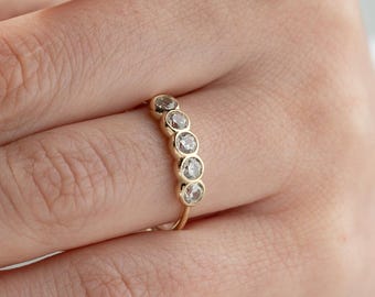 14K massief gouden ronde geslepen ring, 14K ring met vijf stenen, meerstenen trouwring, beloftering, 14K gouden ring