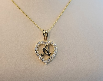 Hartvormige ketting met gouden ketting, hanger massief hart, gepersonaliseerde 10K kleine letter, Valentijnsdagcadeau.