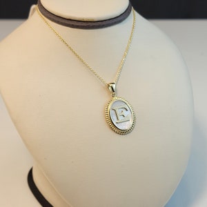 14K Gold Initial Anhänger und 14K Gold Kette, Perlmutt Initial Kette, Mama Geschenk, Muttertagsgeschenk