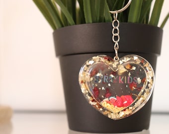 Kpop holographic keyring: EXO, Stray Kids, Ateez, MonstaX, Red Velvet, BlackPink, Twice, NCT, Seventeen, SuperM