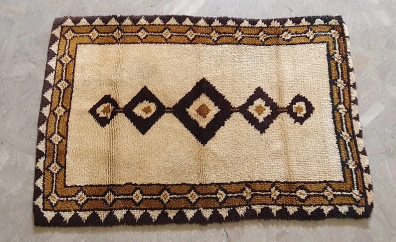 Vintage handwoven berber accent Moroccan runner rug, 3'0'' X 4'6'' hallway rug shipping included image 5
