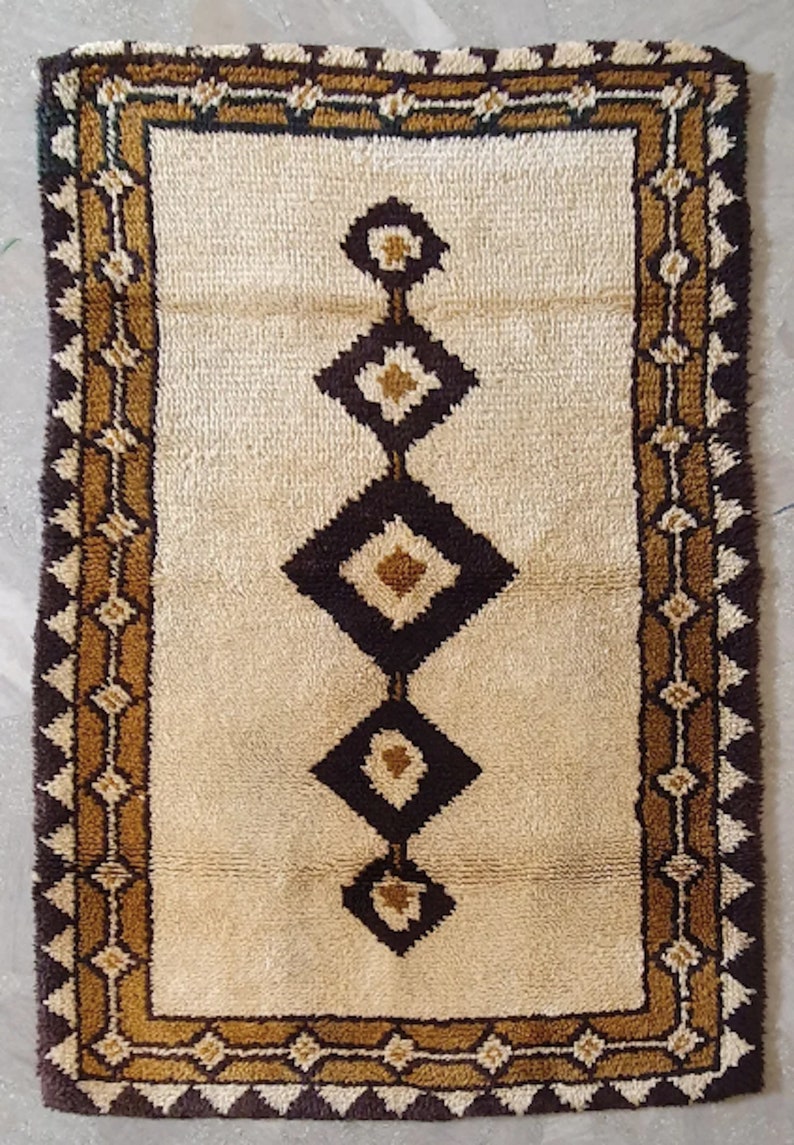 Vintage handwoven berber accent Moroccan runner rug, 3'0'' X 4'6'' hallway rug shipping included image 4