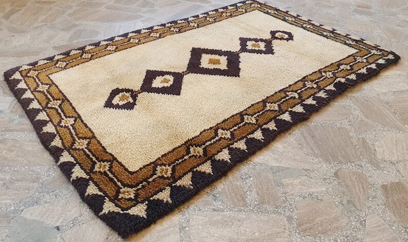 Vintage handwoven berber accent Moroccan runner rug, 3'0'' X 4'6'' hallway rug shipping included image 1