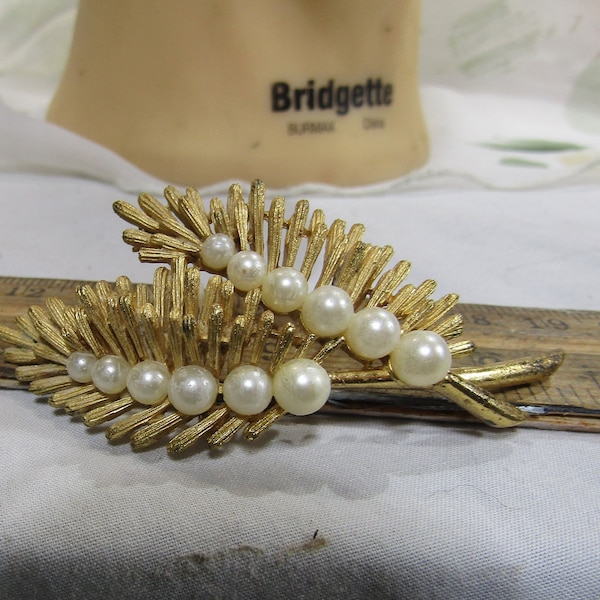 vintage crown Trifari pearl brooch