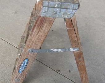 taburete de madera vintage