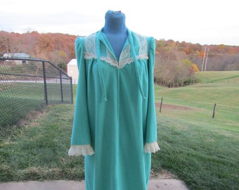 vintage long teal robe/ dixie belle robe/36