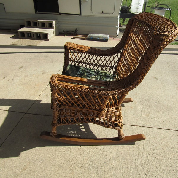 vintage wicker rocker chair / chair with magazine holder