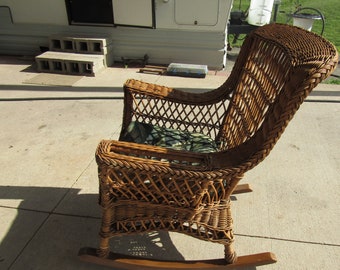 vintage wicker rocker chair / chair with magazine holder