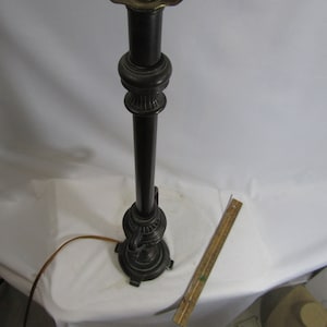 Lampe de table vintage en métal marron