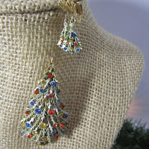 Christmas tree brooch, Christmas rhinestone brooch and earrings signed art
