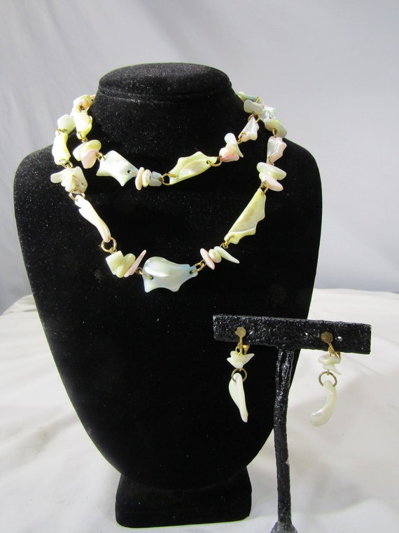 vintage freshwater pearl necklace and earrings set - image 1