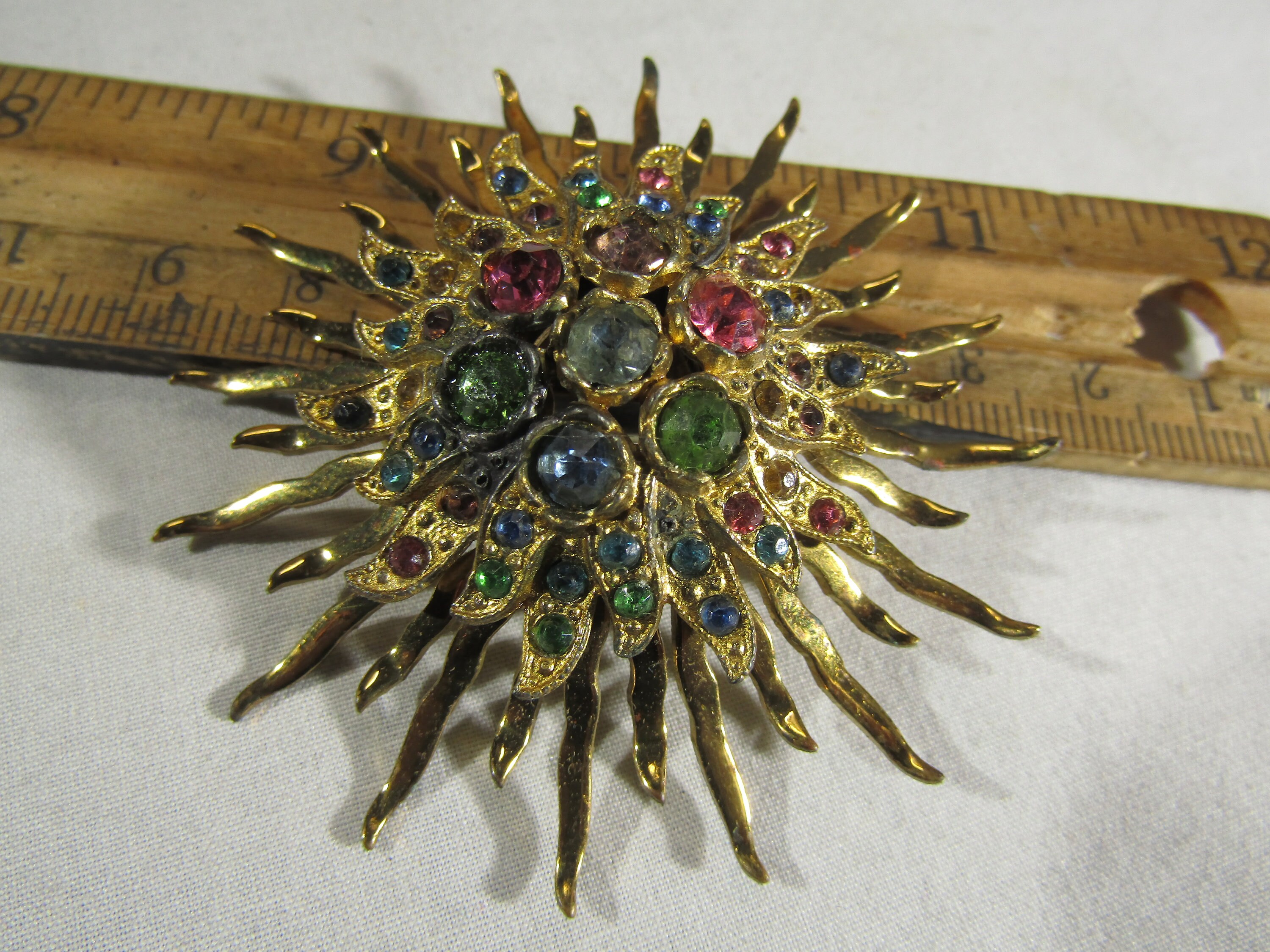 Vintage Brooch / Pin: brooks Gold Filigree / Thread Flower W