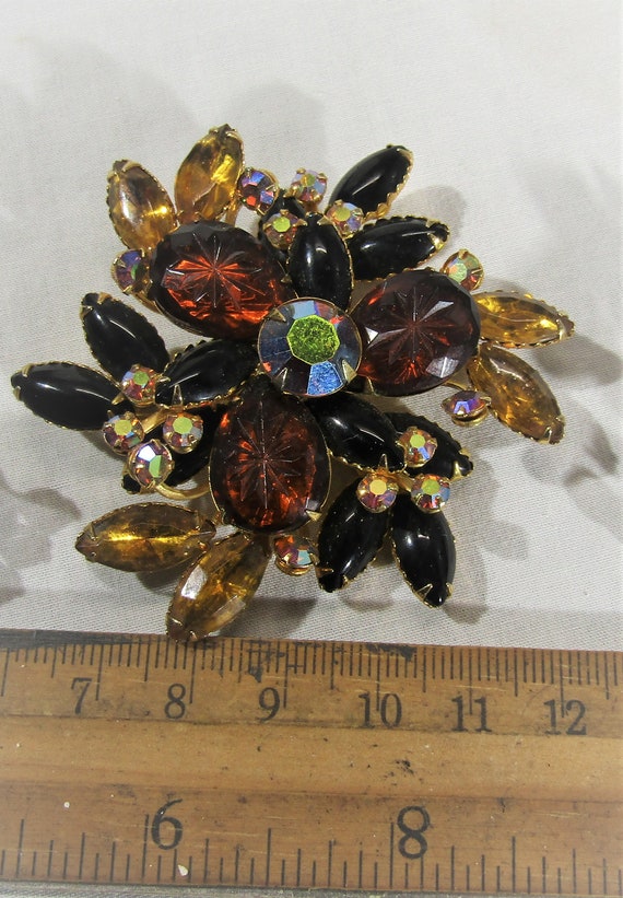 vintage rhinestone and glass flower brooch