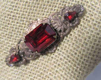 broche en pierre de verre rouge vintage