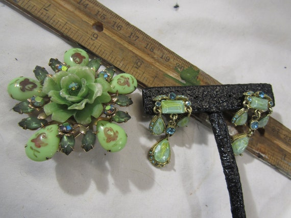 vintage green glass and rhinestone brooch and pos… - image 1