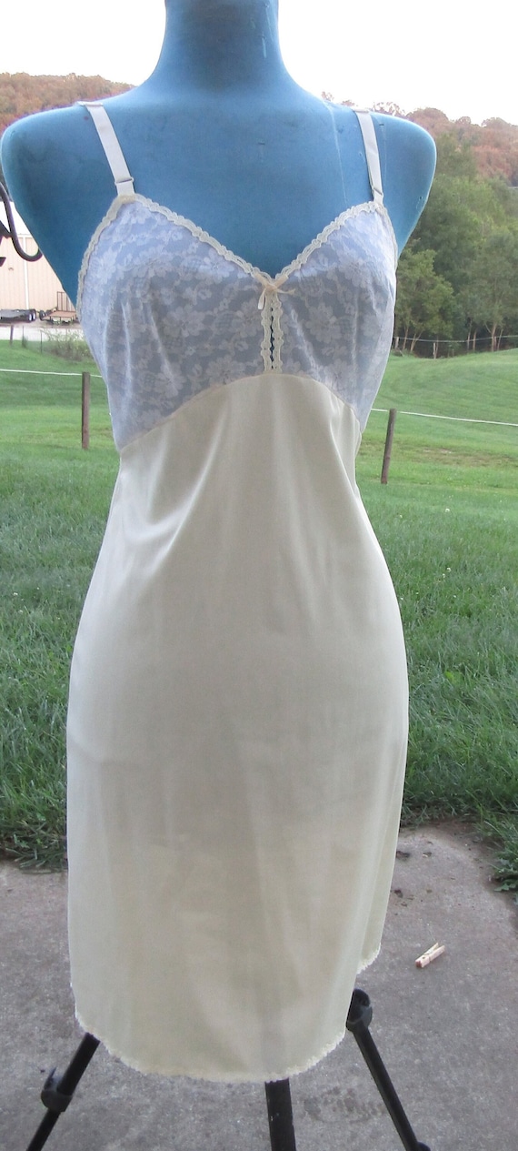 vintage olga cream dress slip size 36