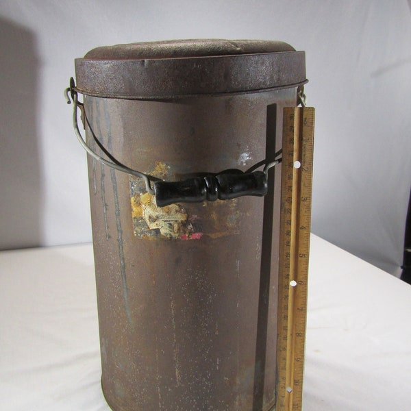 vintage old  tin cream bucket /  rustic bucket / with lid