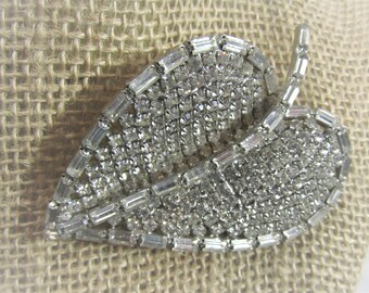 lots of bling vintage clear rhinestone heart brooch