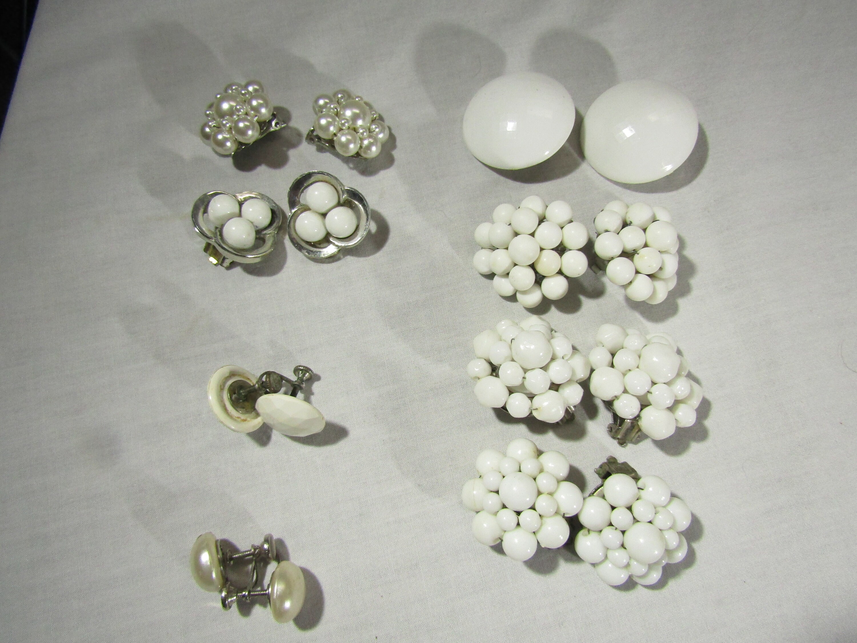 Vintage White Clip Earrings White Screw Back Earrings Etsy