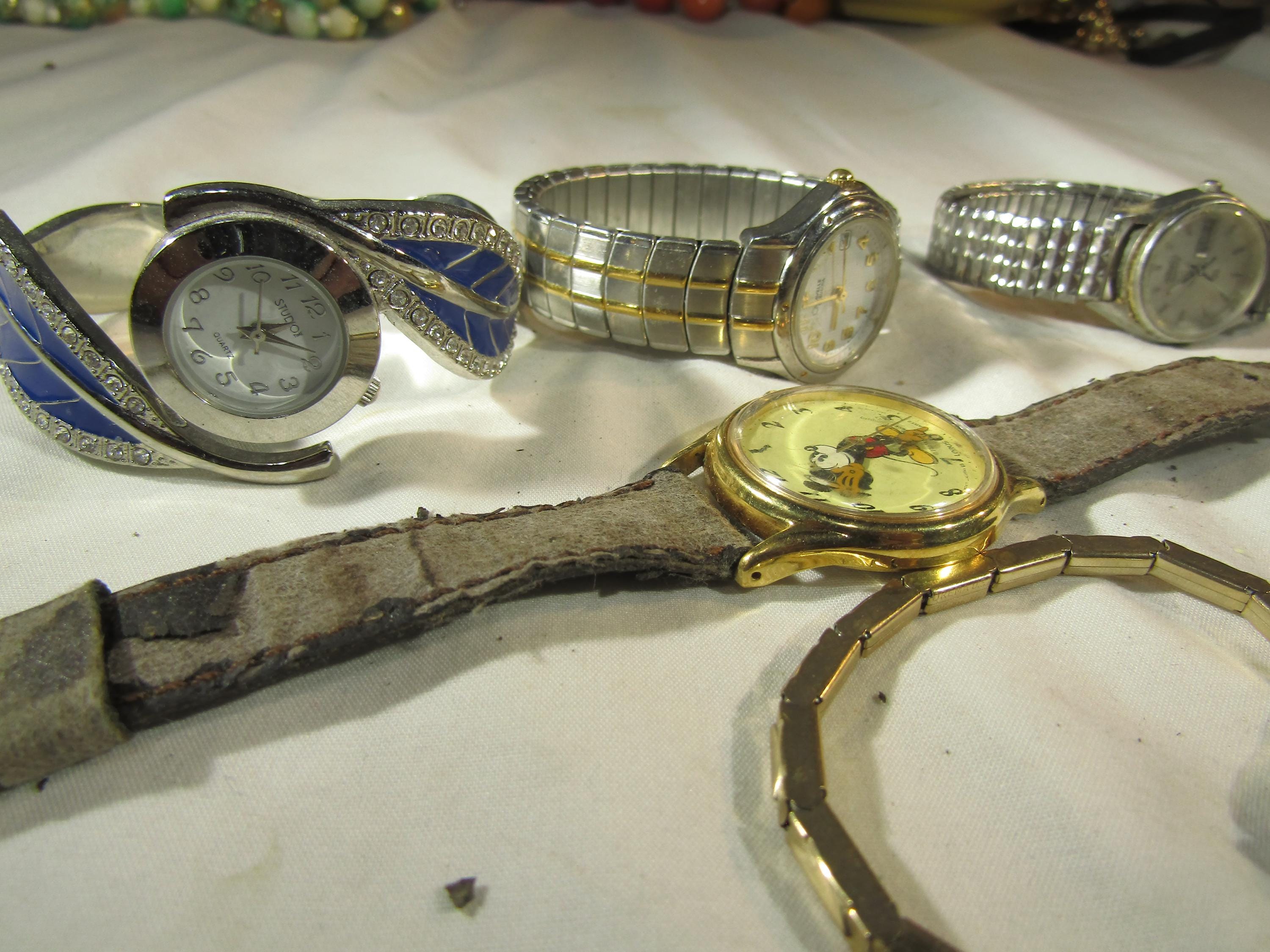 SEIKO 5Y37-6000 クォーツ　ゴールドベゼル　アンティーク　不動 SEIKO 5Y37-6000 クォーツ ゴールドベゼル アンティーク 不動