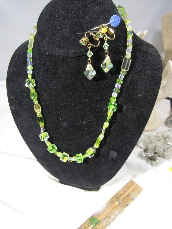 vintage green crystal beaded necklace / earrings