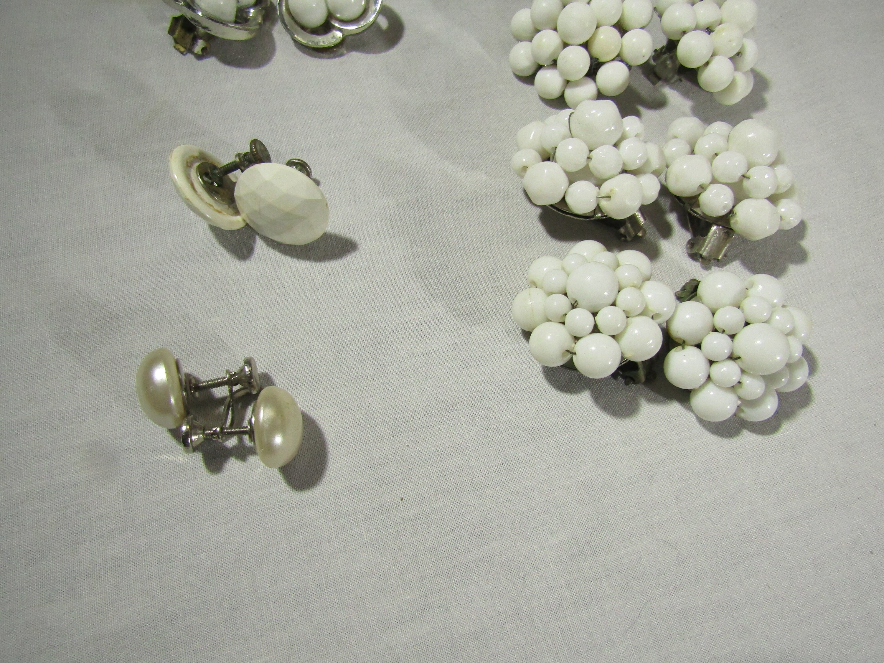 Vintage White Clip Earrings White Screw Back Earrings Etsy