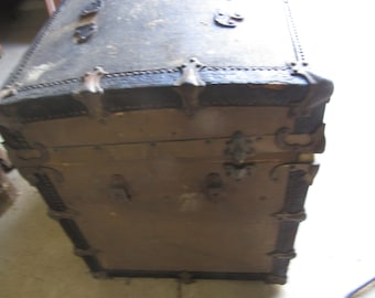 vintage kamelkoffert / klädkoffert från 1800-talet