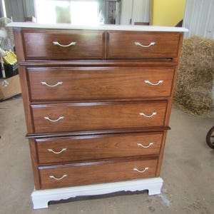 Bassett vintage farm house 5 drawer dresser will call only