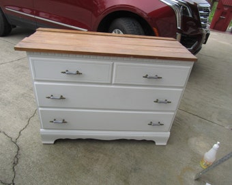 vintage Bassett white  farm house 3 drawer dresser