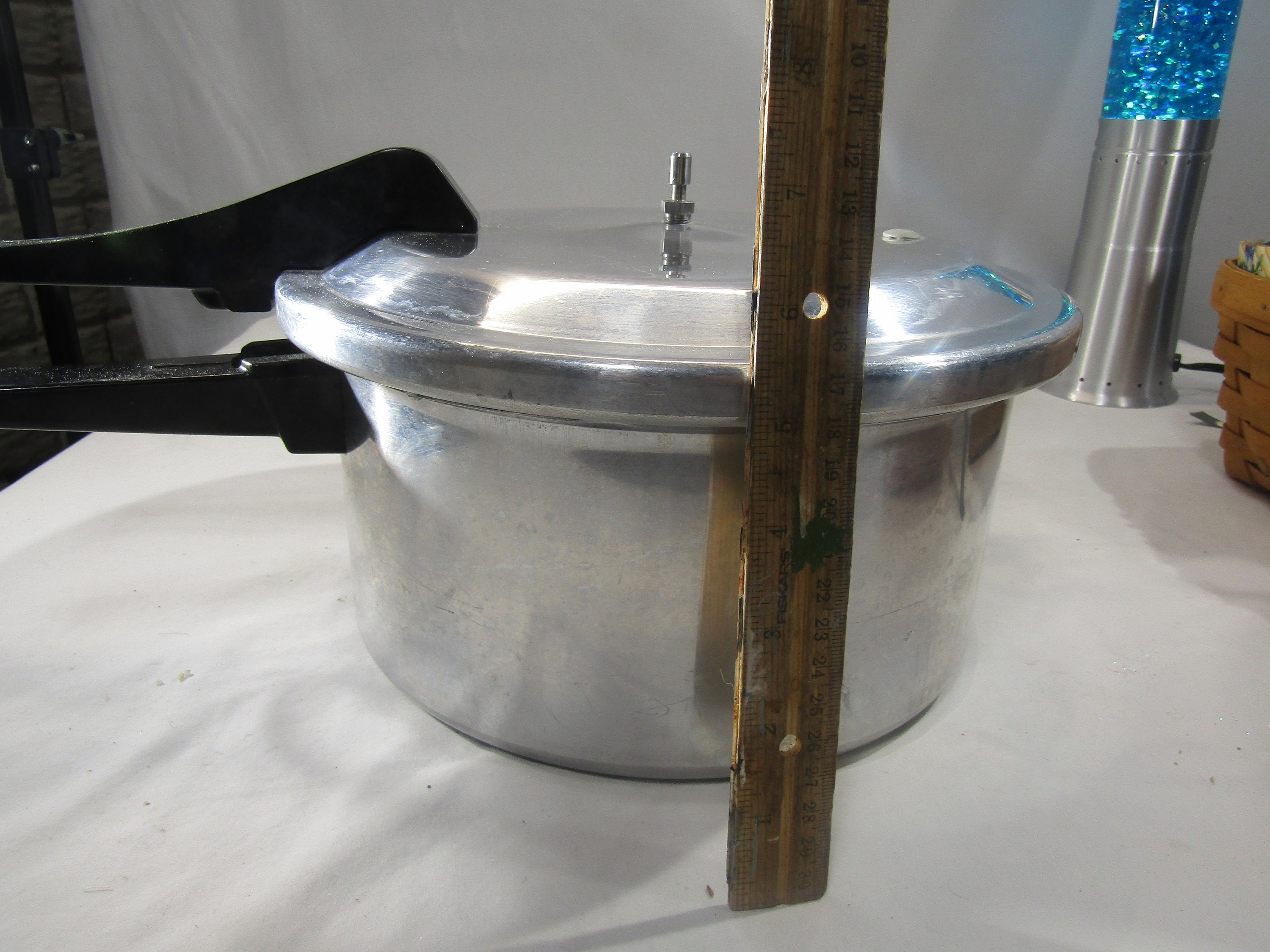 vintage 4 quart Mirro-matic pressure cooker, heavy aluminum jiggle