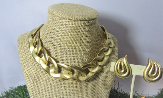 Erwin Pearl Chunky Modernist Necklace Gold Tone L… - image 1