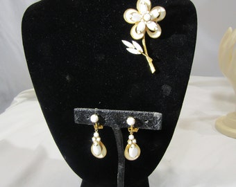 vintage enamel and milk glass stone flower brooch and earrings