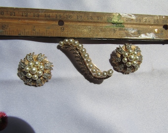 vintage Marvella rhinestone and pearl brooch and clip earrings