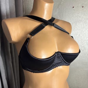 Open cupless bra with support, quarter cup bra, and shelf bra open with support – this sexy lingerie set combines elegance with a bold twist. Handmade from glossy satin, the open cup bra features supportive underwire and wide adjustable straps that can only be worn crossed at the front or crossed at the back, creating a unique and seductive look.