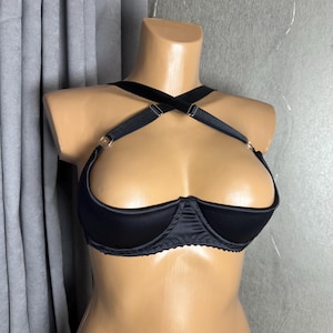 Open cupless bra with support, quarter cup bra, and shelf bra open with support – this sexy lingerie set combines elegance with a bold twist. Handmade from glossy satin, the open cup bra features supportive underwire and wide adjustable straps that can only be worn crossed at the front or crossed at the back, creating a unique and seductive look.