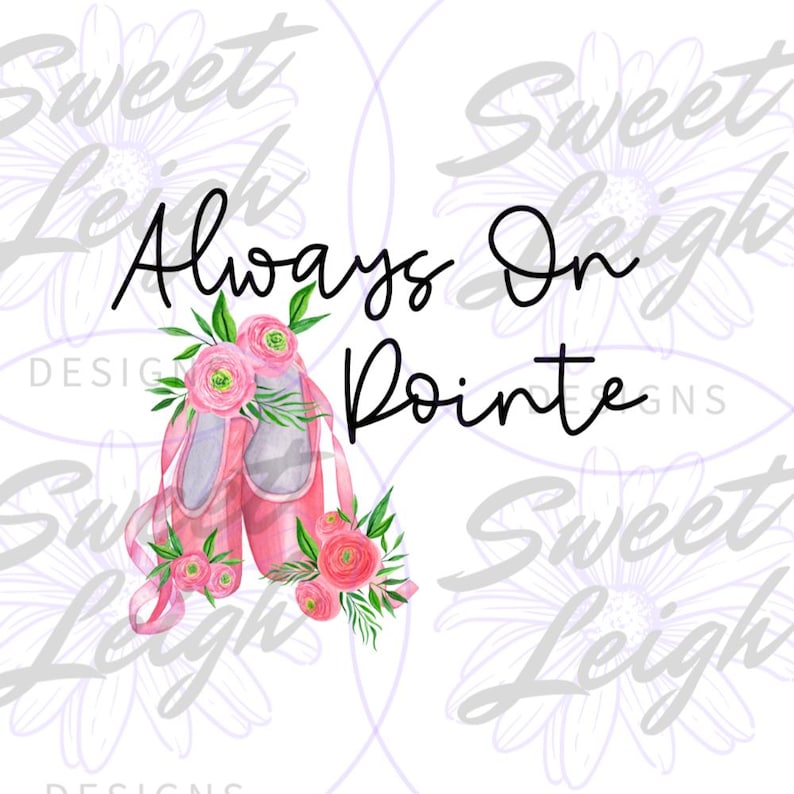 Puede incluir: Zapatillas de ballet rosas con flores rosas y hojas verdes. El texto "Always On Pointe" est&aacute; escrito en cursiva negra.
