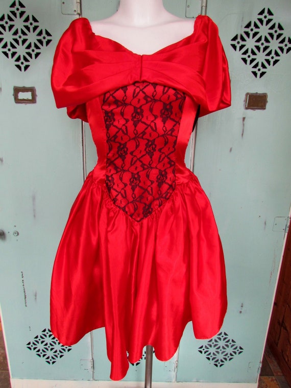 Vintage 1980s Satin and Lace Dress Valentine's Da… - image 1