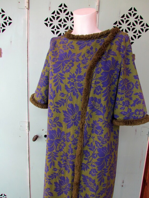 Vintage Loungewear Robe 1960s 1970s Tapestry Shag 