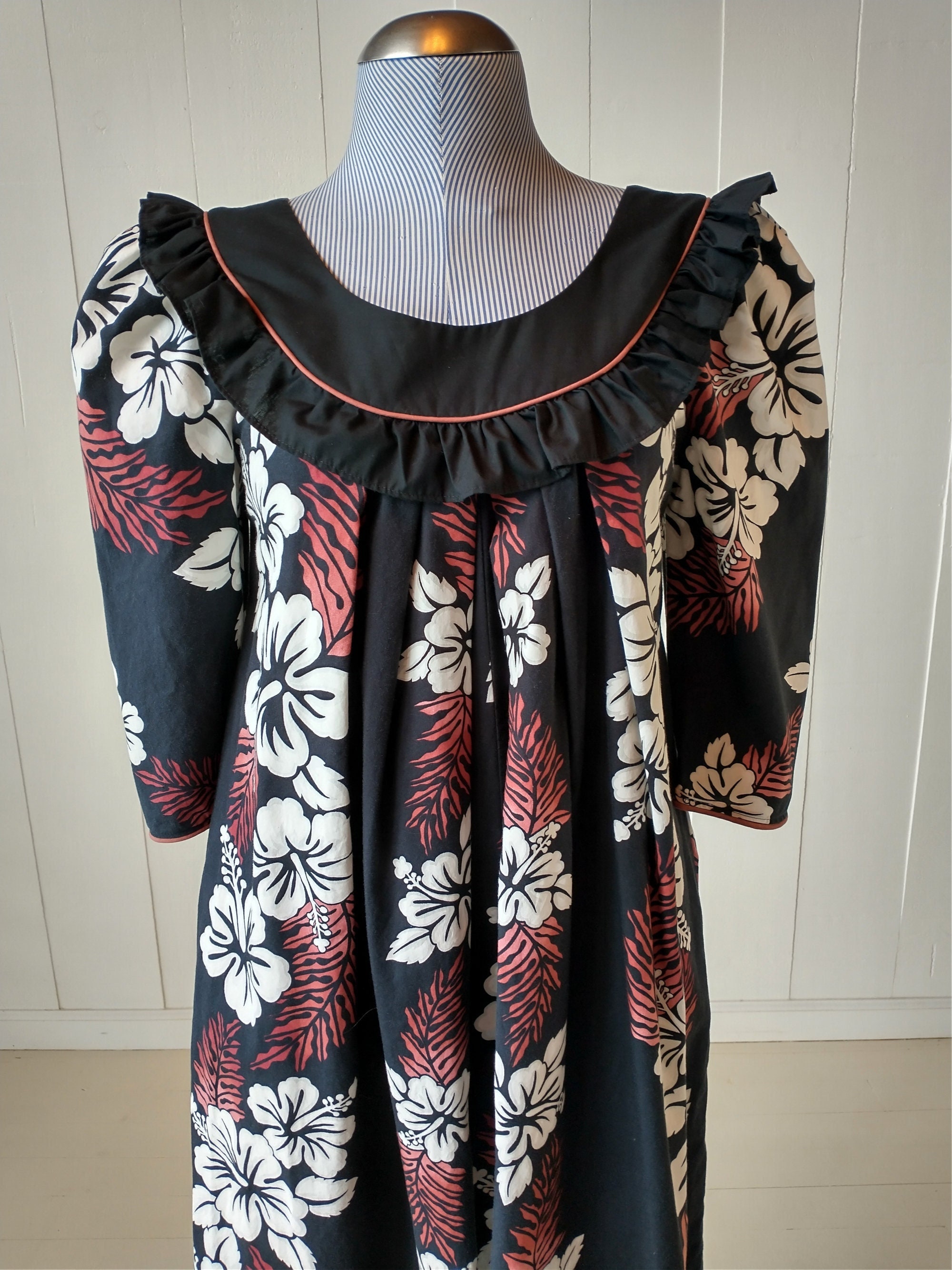 Vintage Mu'umu'u Hawaiian Dress Muumuu Floral Ruffle 1980s Resort